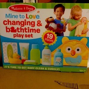 Melissa and Doug changing and bath time play set